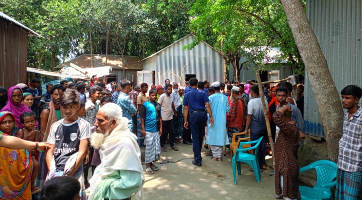 যমুনার চরে নাতিকে বস্তাবন্দি করে
খামারিকে হত্যা, ৩ গরু লুট